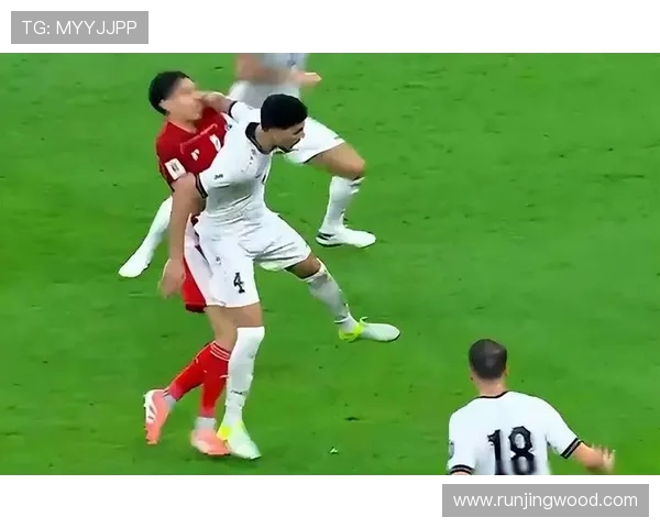 多特奇招上演搞笑一幕为快发球球员竟先一步从裁判手中抢球